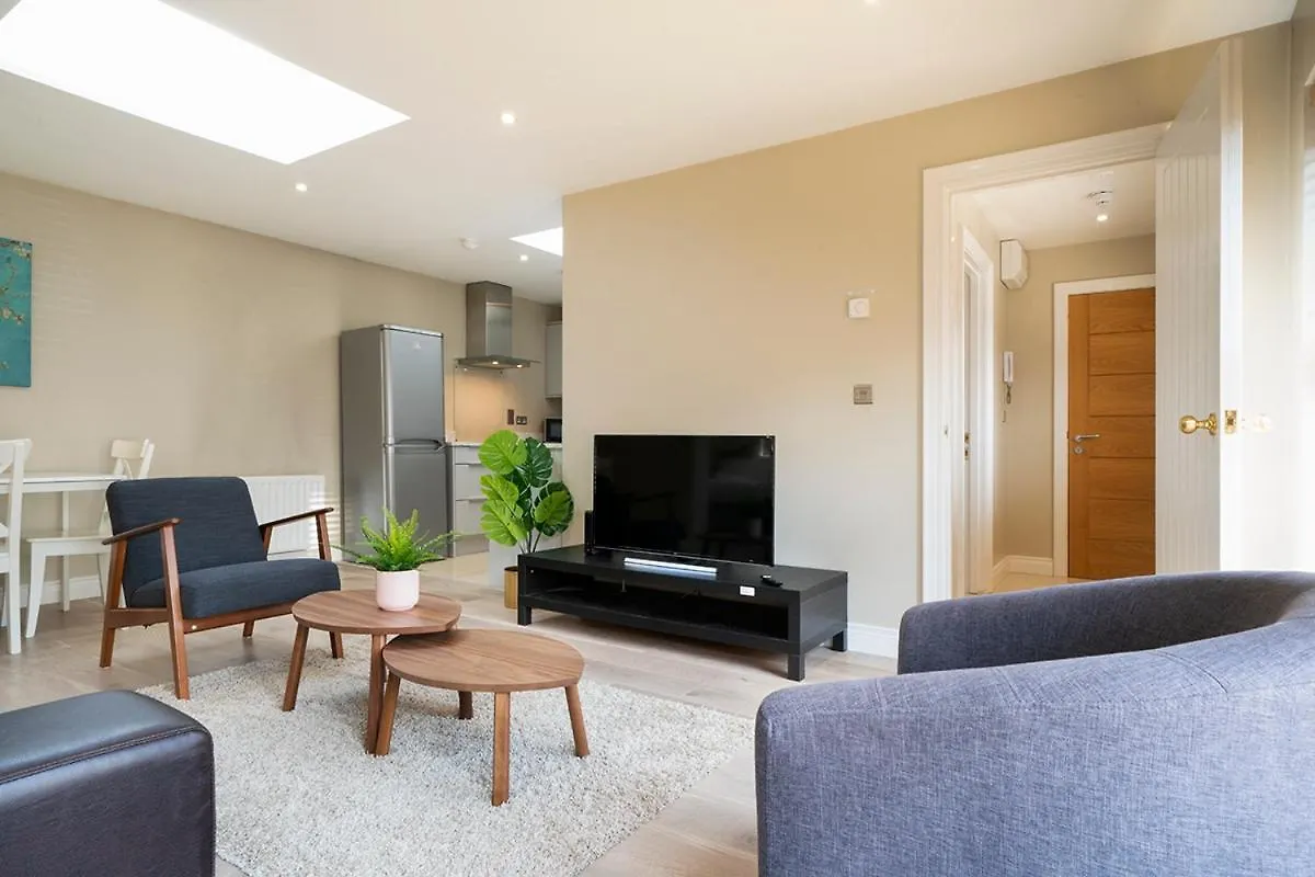 Pop Hollywood - Hip 2Bd Ap - Gold Short Term Stays Belfast