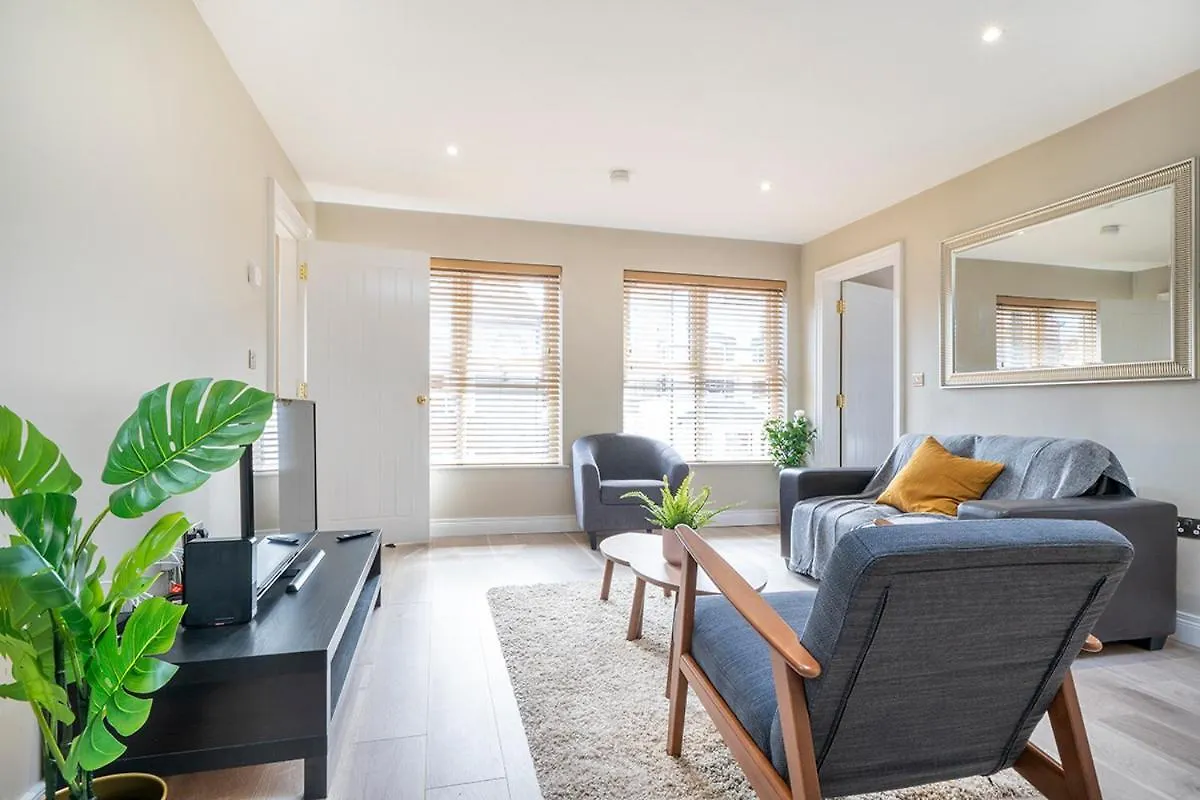 Pop Hollywood - Hip 2Bd Ap - Gold Short Term Stays Belfast Daire