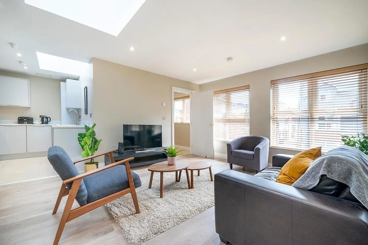 Pop Hollywood - Hip 2Bd Ap - Gold Short Term Stays Belfast